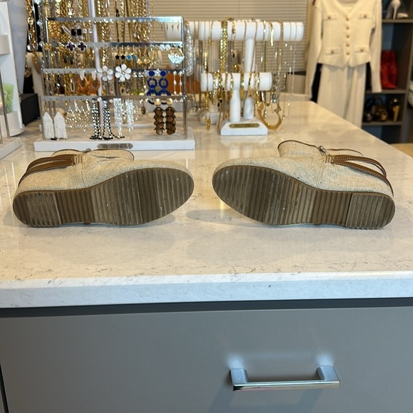 Mudd tan canvas and brown faux leather hidden wedge ankle boots size 7 - Picture 4 of 6